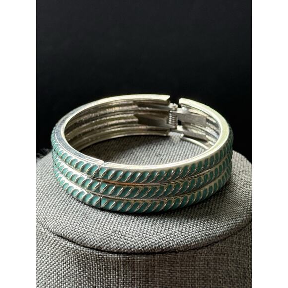Vintage Silver Tone Clamper Bracelet Aqua Modernist Minimalist Cocktail Career - Picture 1 of 6